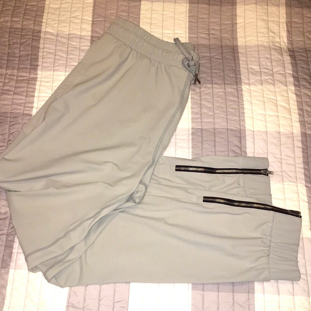 👣 Zyia Everywhere Zipper Jogger